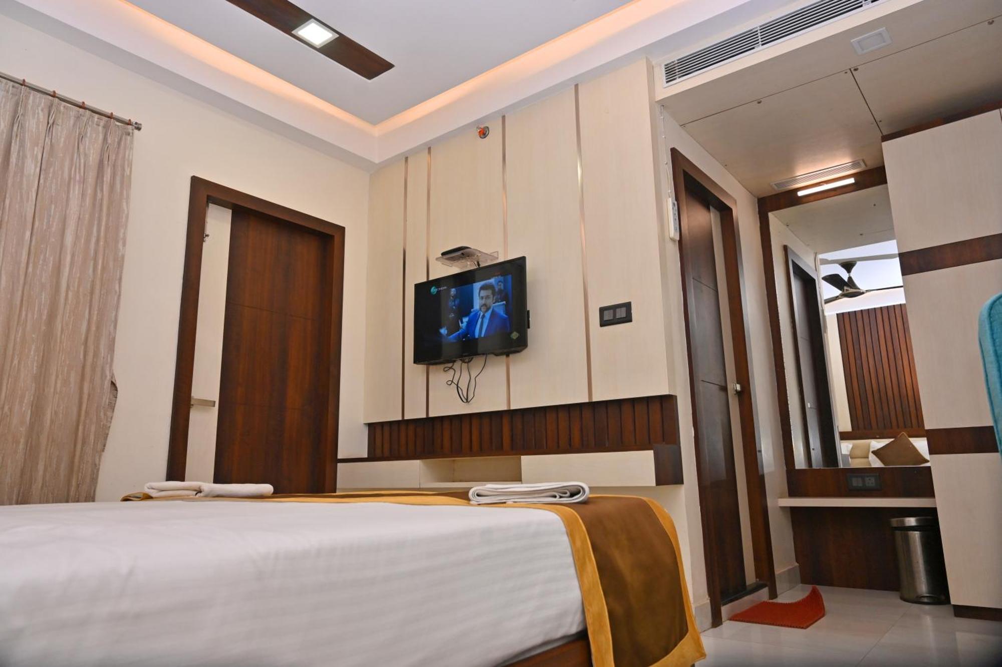 Hotel Silver Land New Digha With Rooftop Pool Экстерьер фото